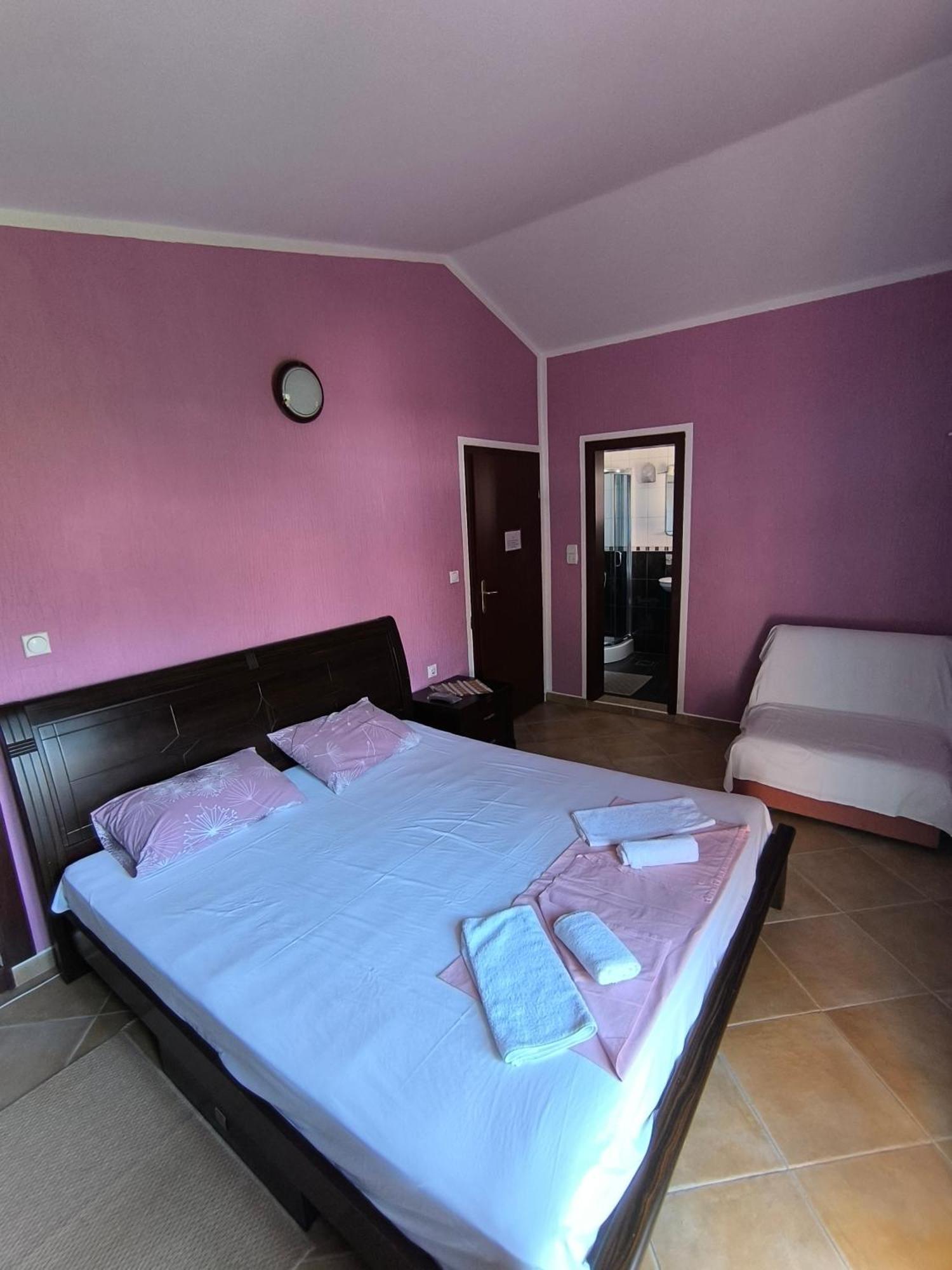 Guesthouse Lautasevic Petrovac Buitenkant foto