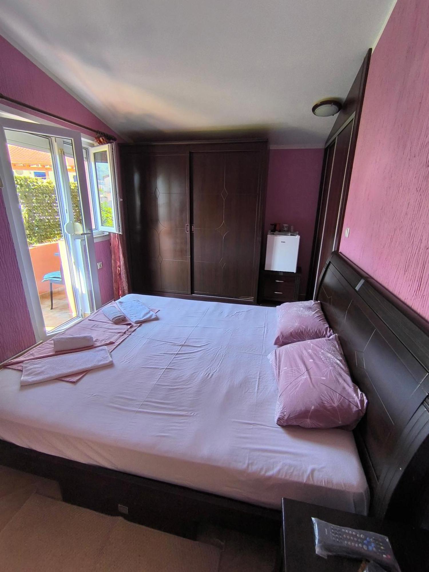 Guesthouse Lautasevic Petrovac Buitenkant foto