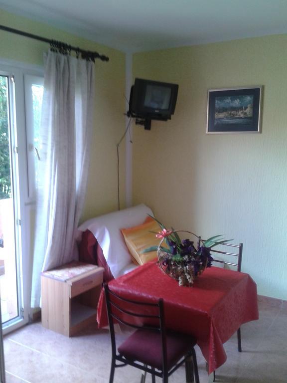 Guesthouse Lautasevic Petrovac Buitenkant foto